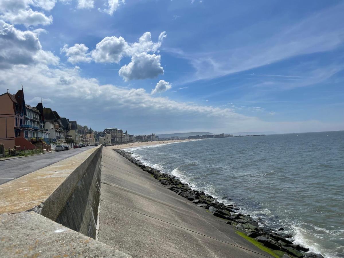 Appartement Face Mer Avec Terrasse Et Parking Trouville-sur-Mer Exterior photo
